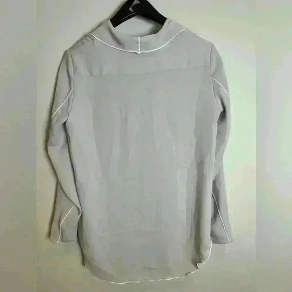Aritzia Babaton Rena Gray Blouse - Picture 8 of 8